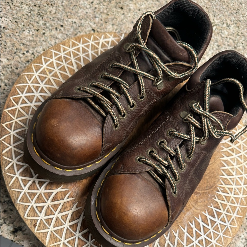 Vintage men’s dr. Martens size 9 in pristine condition!